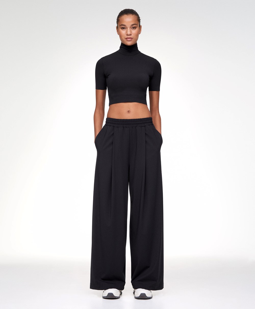 Oysho Cropped T-shirt With Raised Neck Svarte | RXBU60215