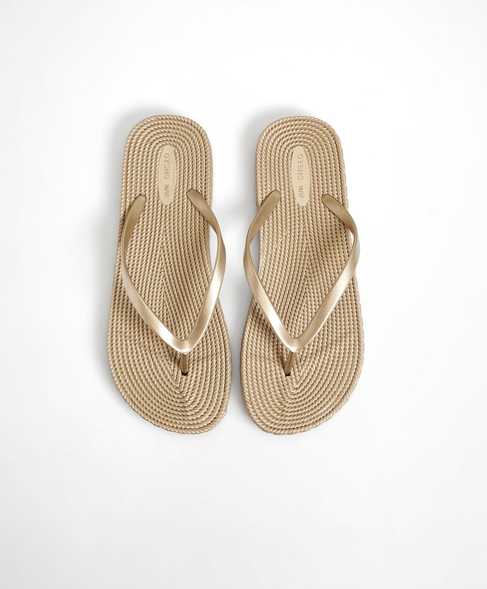 Oysho Gold Textured Beach Sandals Gull | GUAS56470