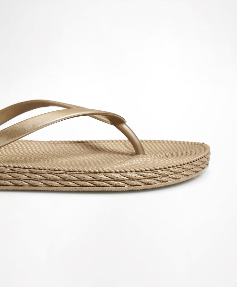 Oysho Gold Textured Beach Sandals Gull | GUAS56470