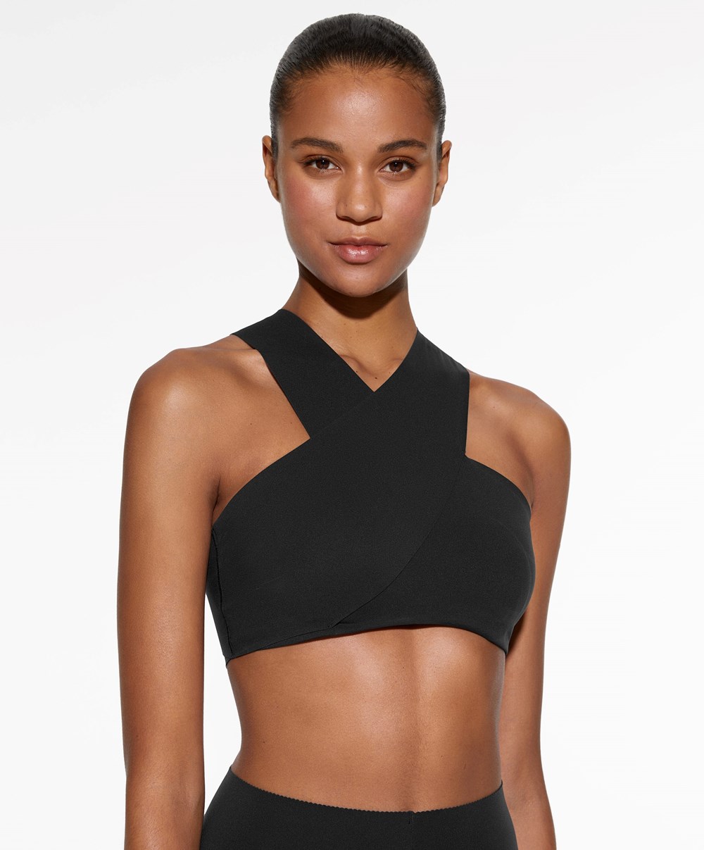 Oysho Medium Support Compressive Sports Bra Svarte | UXLS50176