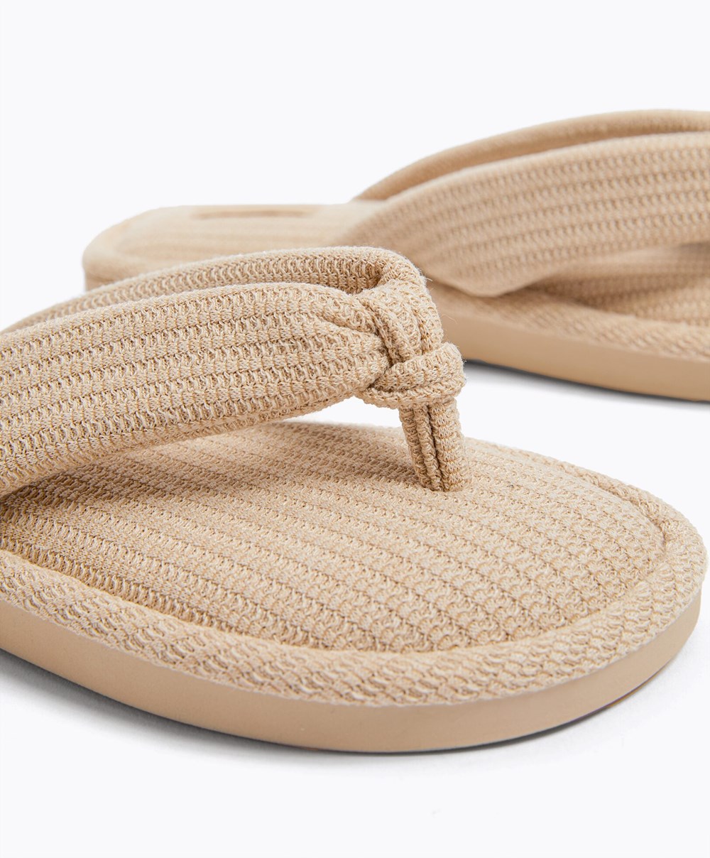 Oysho Texture Thong Sandals Beige | CJFU21639